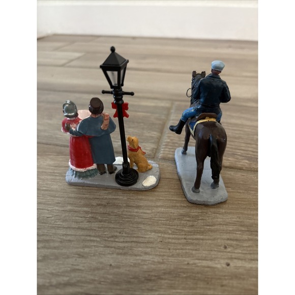 LEMAX Singing Carols #42256 & Policeman On Horse - Picture 5 of 11